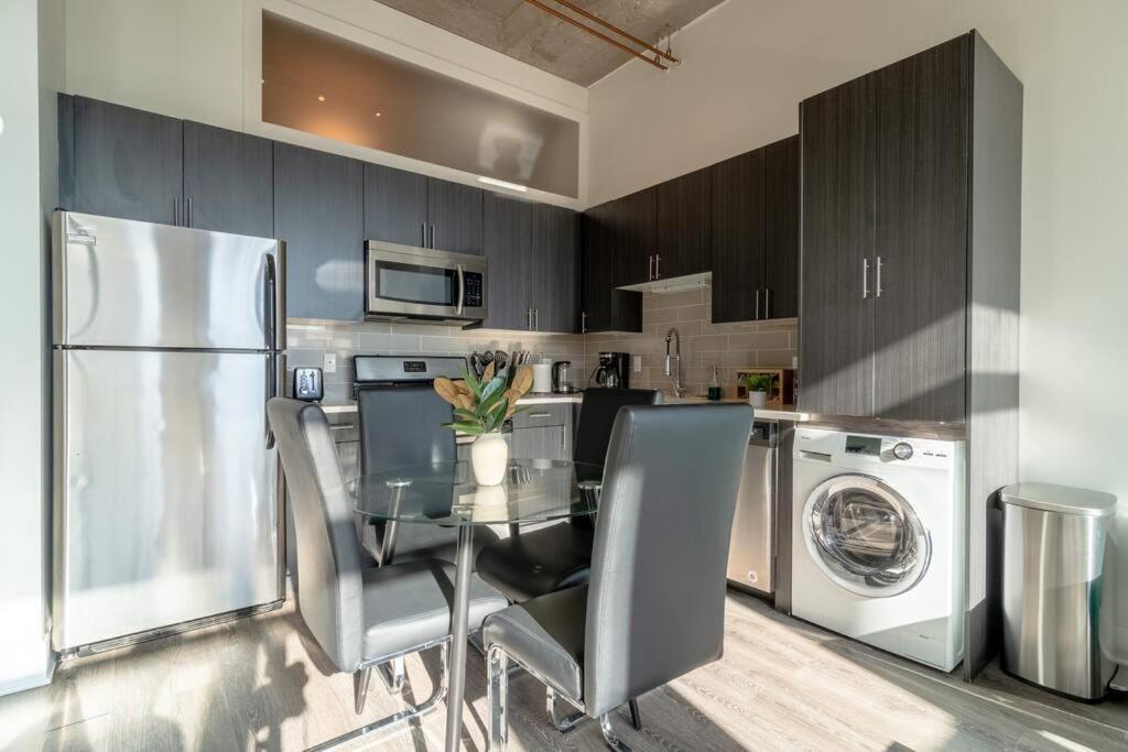 Spacious 2Br Vacation Rental With City View, Optional Parking And Gym Near Mccormick Place & Downtown Chicago Attractions エクステリア 写真