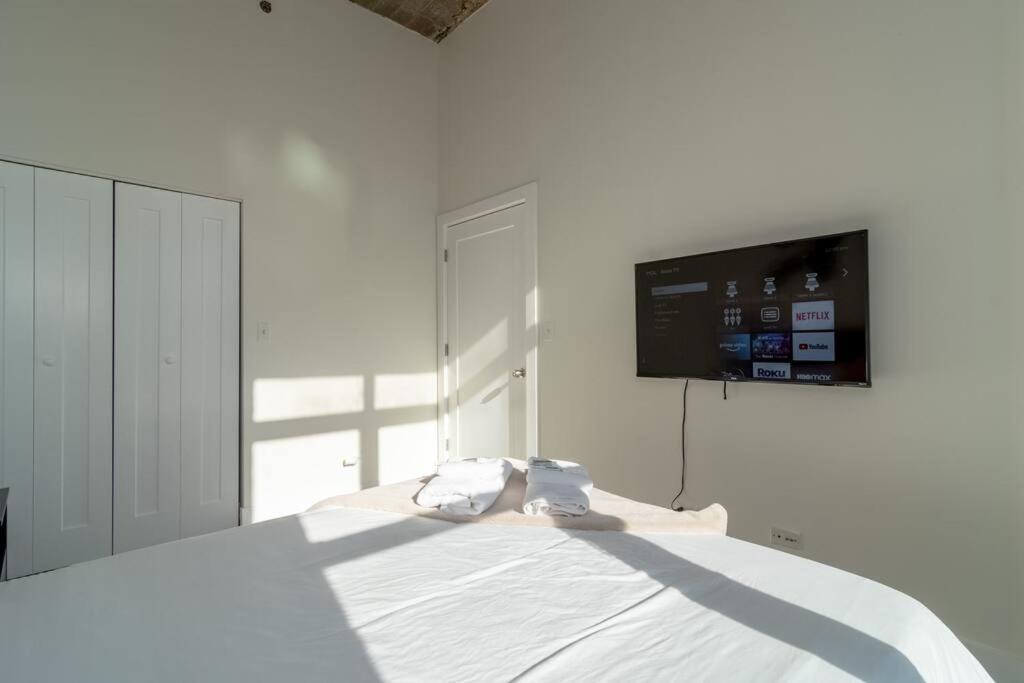 Spacious 2Br Vacation Rental With City View, Optional Parking And Gym Near Mccormick Place & Downtown Chicago Attractions エクステリア 写真