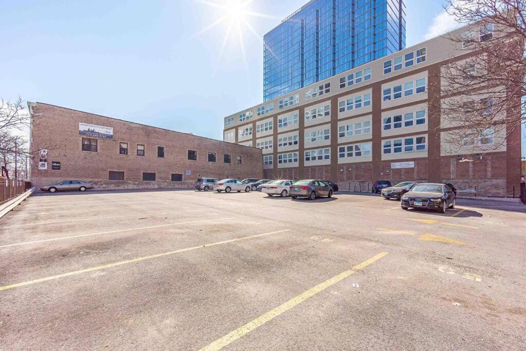 Spacious 2Br Vacation Rental With City View, Optional Parking And Gym Near Mccormick Place & Downtown Chicago Attractions エクステリア 写真