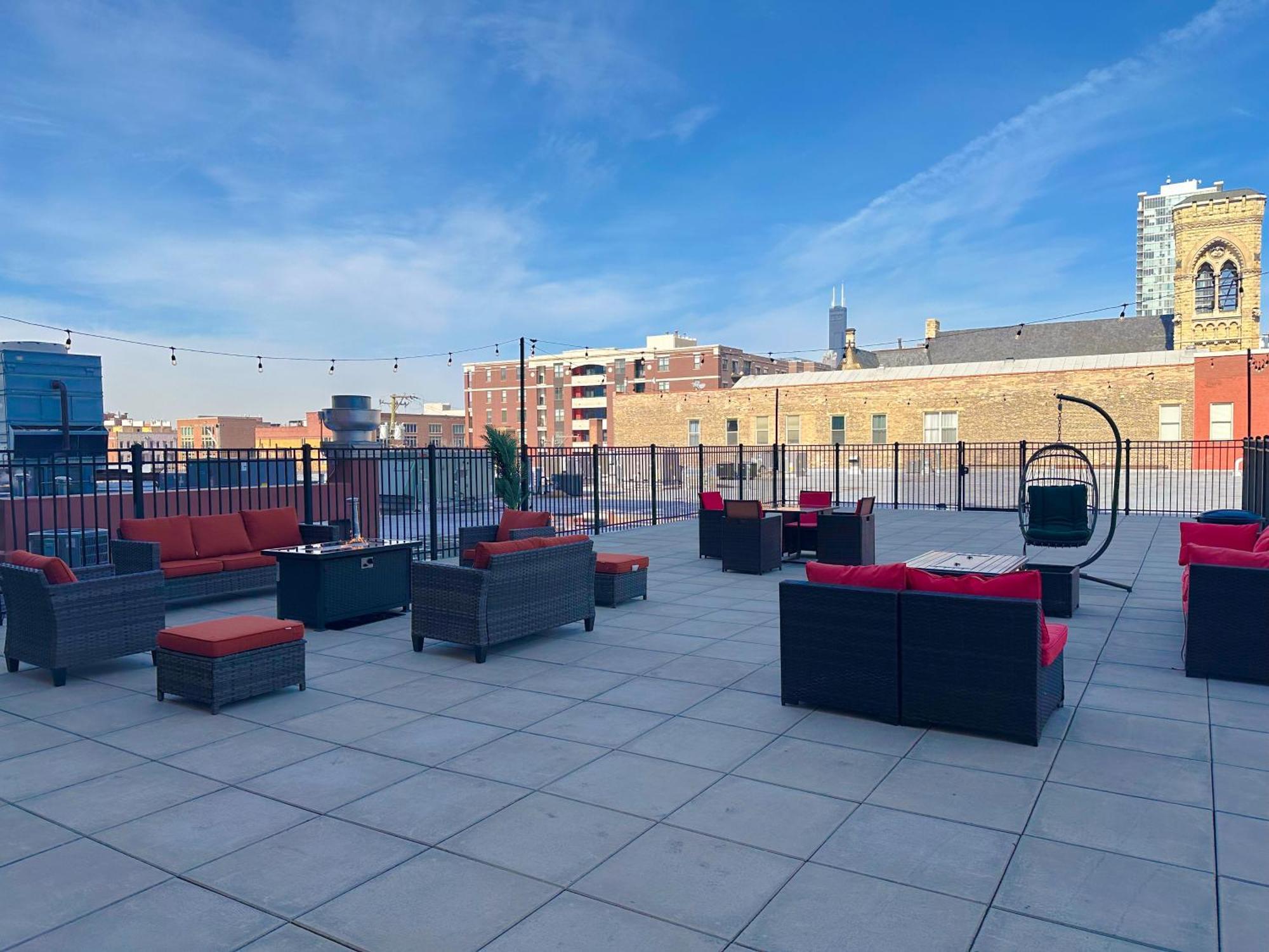 Spacious 2Br Vacation Rental With City View, Optional Parking And Gym Near Mccormick Place & Downtown Chicago Attractions エクステリア 写真