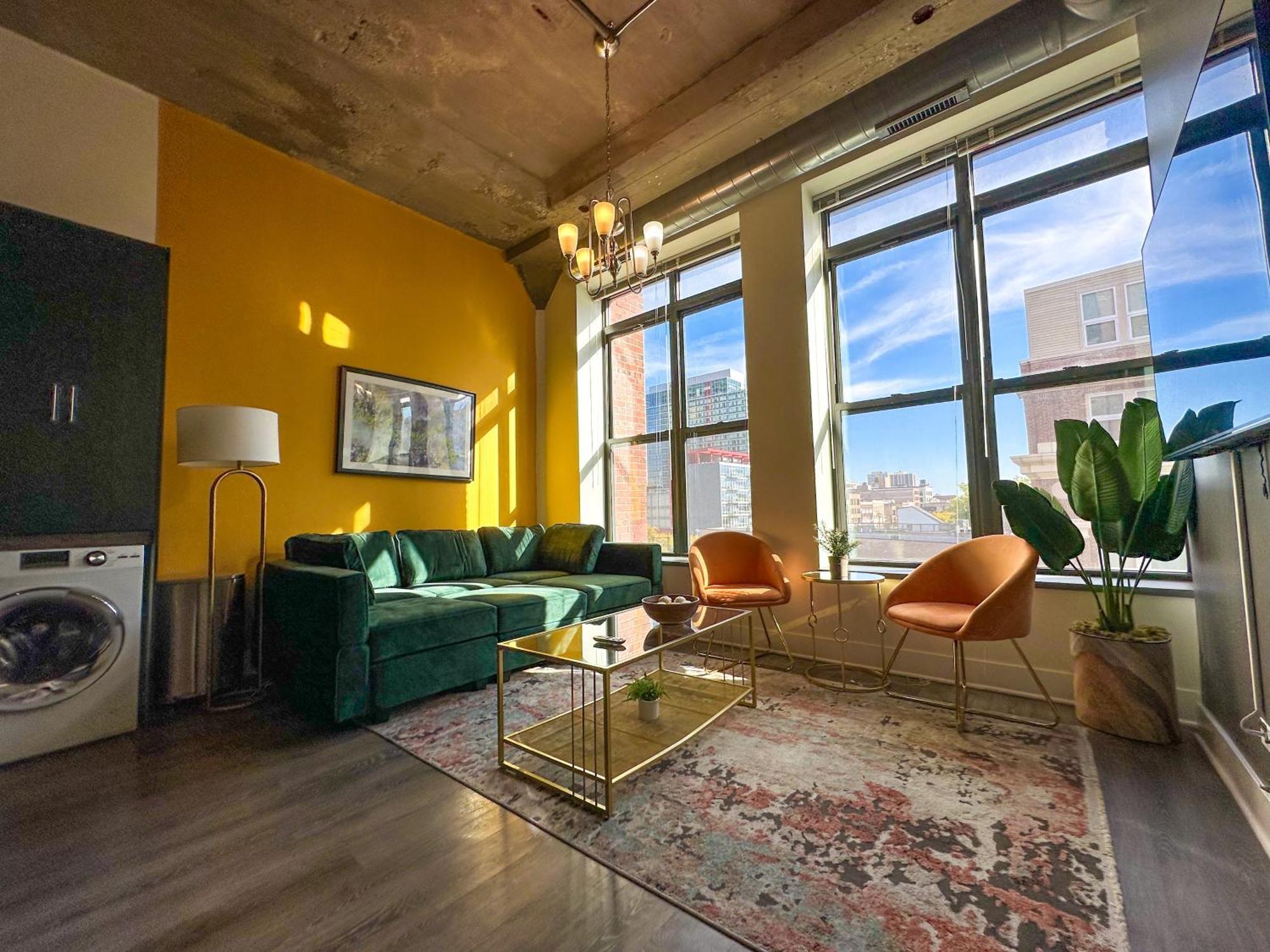 Spacious 2Br Vacation Rental With City View, Optional Parking And Gym Near Mccormick Place & Downtown Chicago Attractions エクステリア 写真