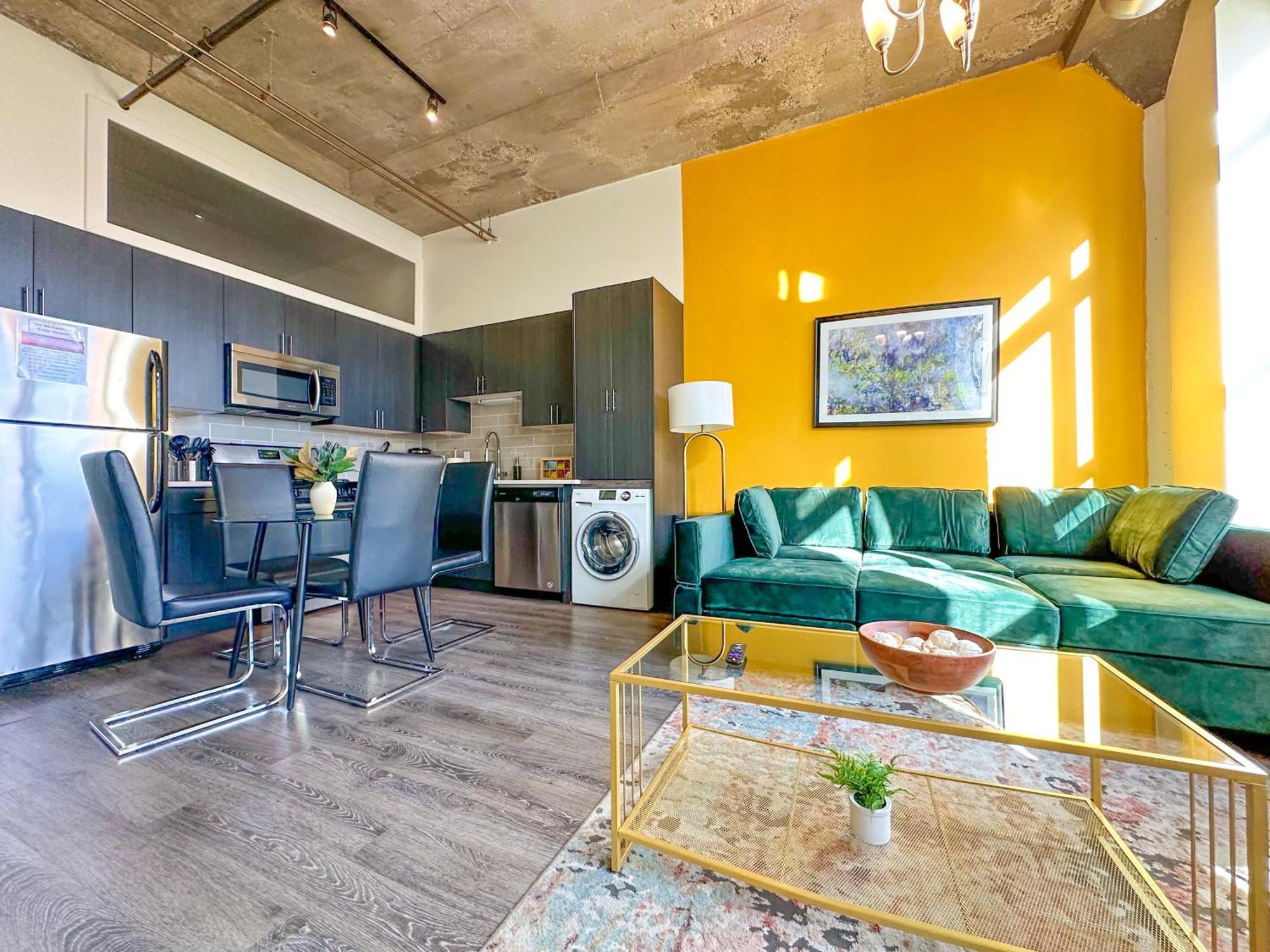 Spacious 2Br Vacation Rental With City View, Optional Parking And Gym Near Mccormick Place & Downtown Chicago Attractions エクステリア 写真